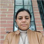 Docente que imparte clases de lengua y literatura para todas la edades